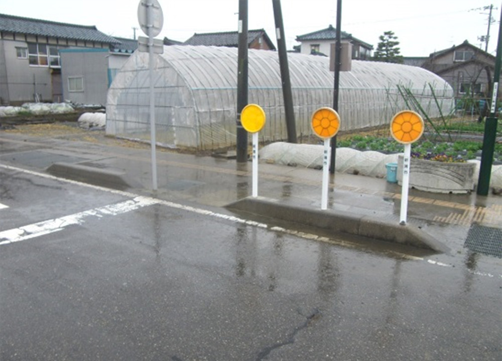 デリネーター(コンクリート式Φ300)のイメージ画像 デリネーター(コンクリート式Φ300)のイメージ画像