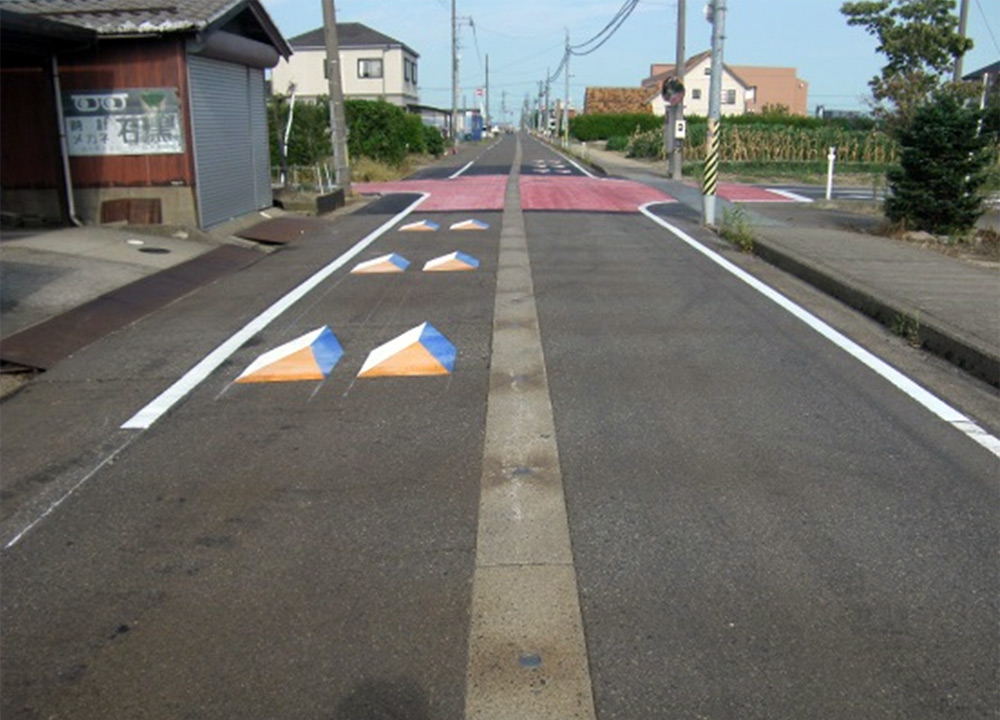 注意喚起及びカラー路面標示のイメージ画像 注意喚起及びカラー路面標示のイメージ画像