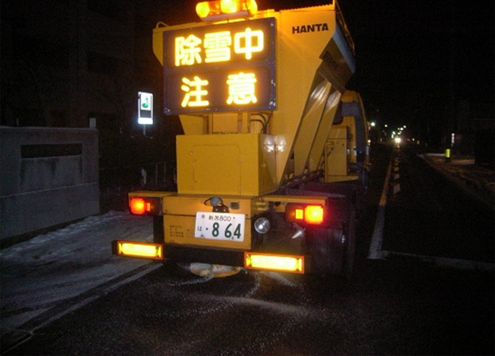 融雪剤散布のイメージ画像 融雪剤散布のイメージ画像
