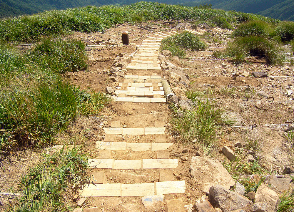 巻機山階段工のイメージ画像 巻機山階段工のイメージ画像