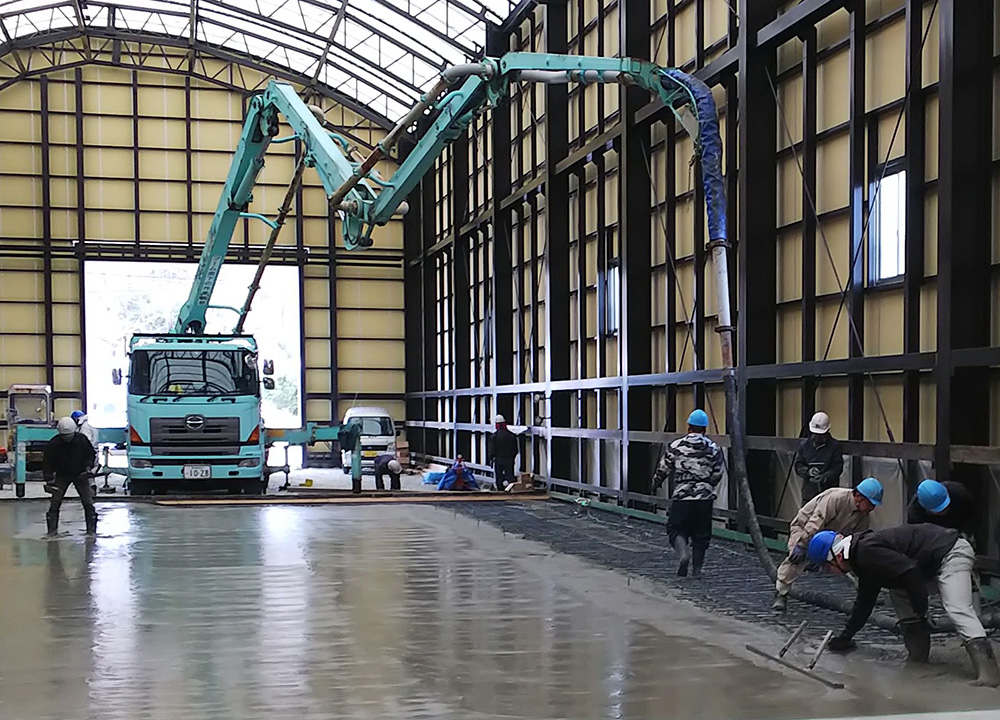 (株)環境保全事業 大型テント倉庫 土間コンクリート工のイメージ画像 (株)環境保全事業 大型テント倉庫 土間コンクリート工のイメージ画像